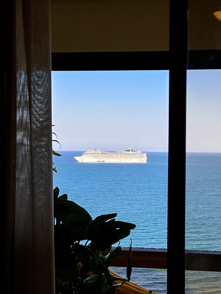 Frente Mar 3 Suítes + 2 Vagas | Monte Olympos