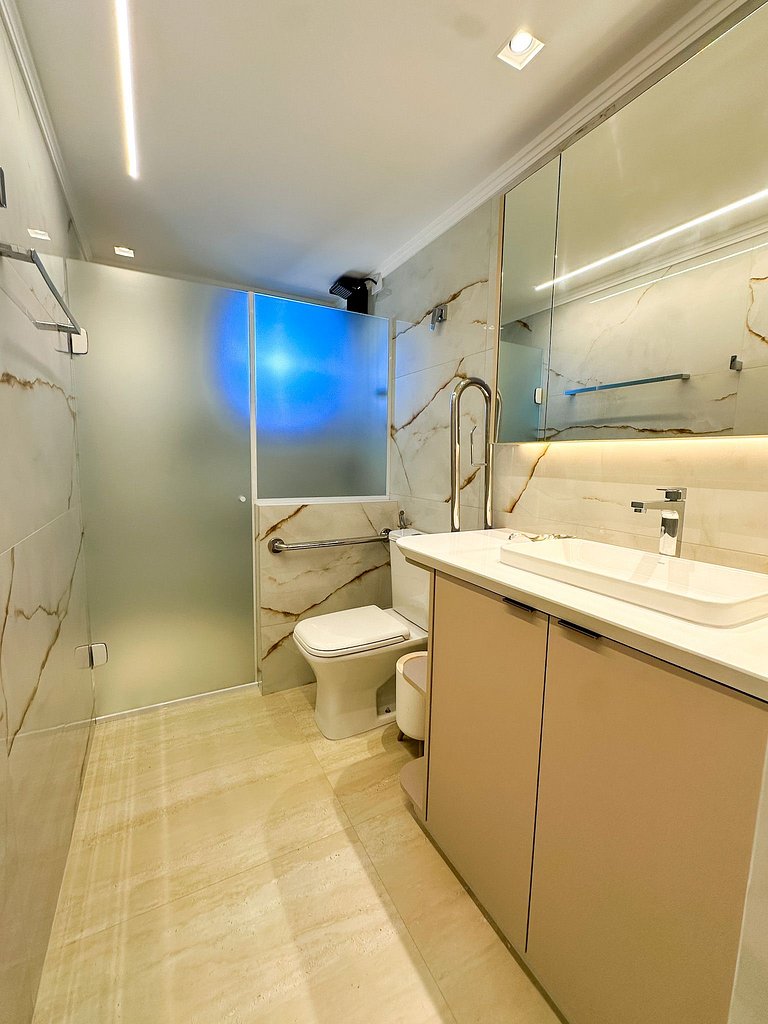 Frente Mar 3 Suítes + 2 Vagas | Monte Olympos